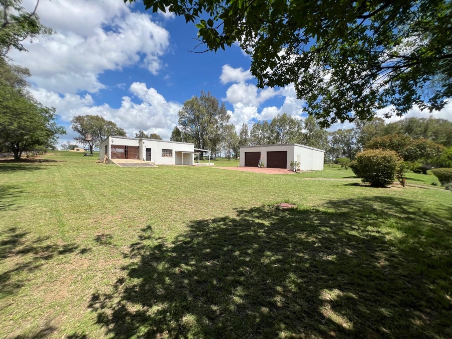 5 Bedroom Property for Sale in Hartebeesfontein SH Free State